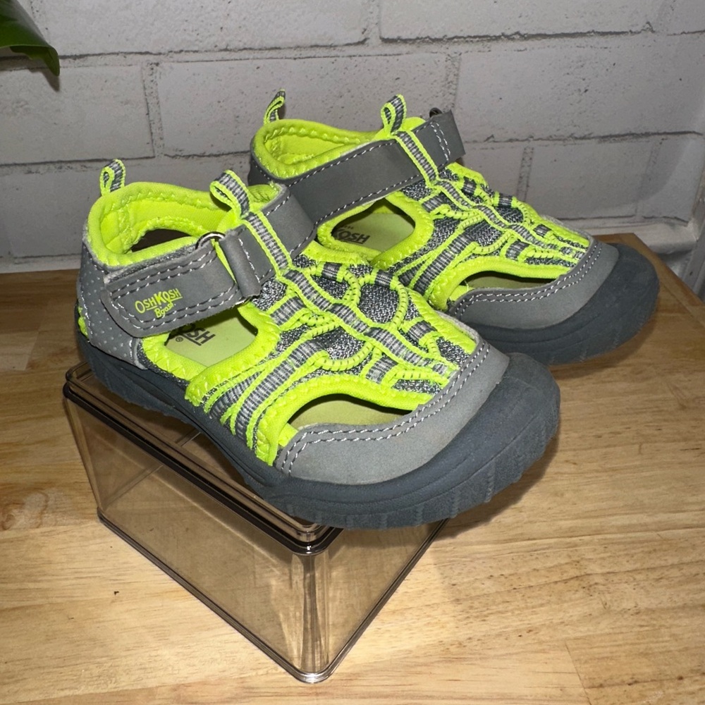 OshKosh B'gosh Toddler Sandals Size 7 Neon Green